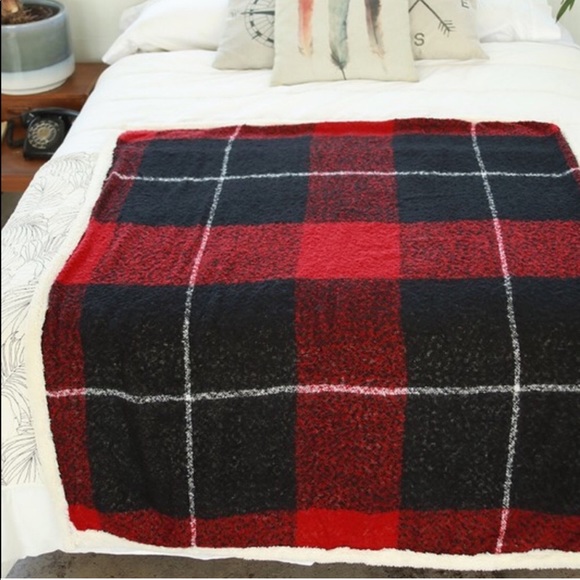 Aimee Luxury Plaid Boucle Sherpa Blanket - Picture 4 of 6